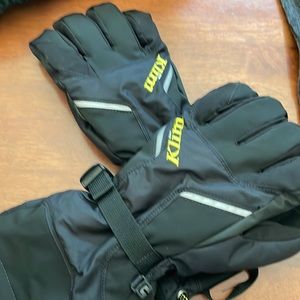 Snow mobile gloves only used a few Tim size medium